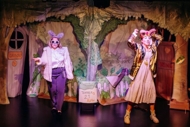 Plus que 5 représentations ! 🐰🐰
Prenez vite vos places pour les dernières ! 

La Brouille, 10h15 théâtre Pierre de Lune @lunatheatres 
3 rue Roquille Avignon 
(Relâche le jeudi 23 juillet)

📸 @liliinwonderland